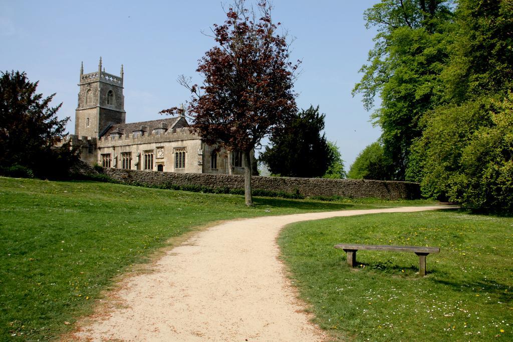 Lydiard Park Hotel & Conference Centre Суиндън Екстериор снимка