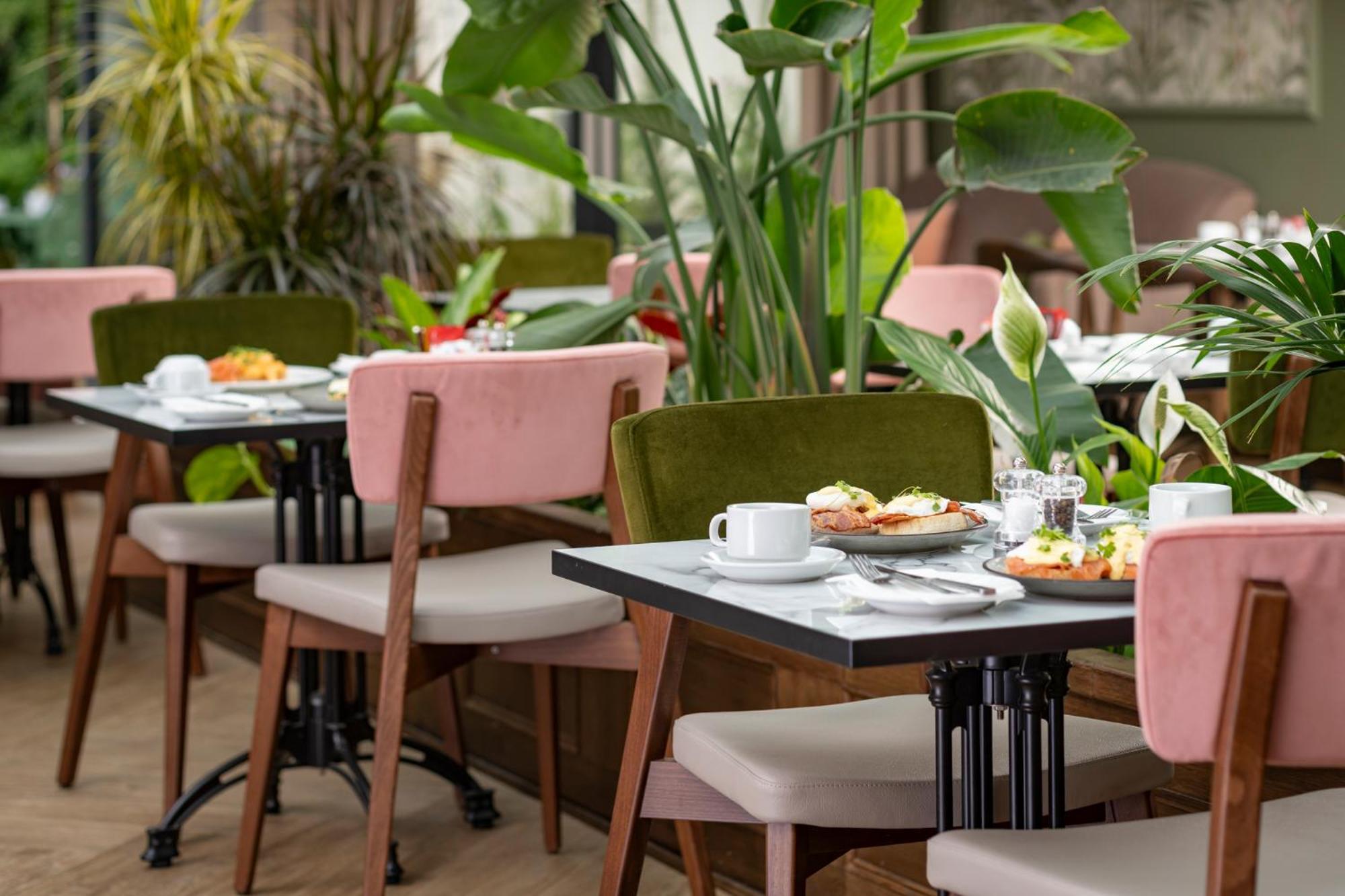 Lydiard Park Hotel & Conference Centre Суиндън Екстериор снимка
