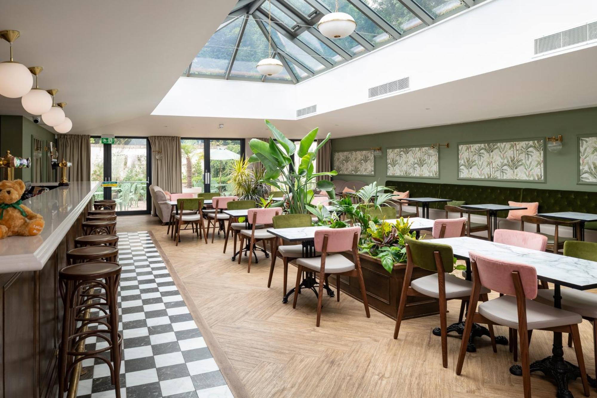 Lydiard Park Hotel & Conference Centre Суиндън Екстериор снимка